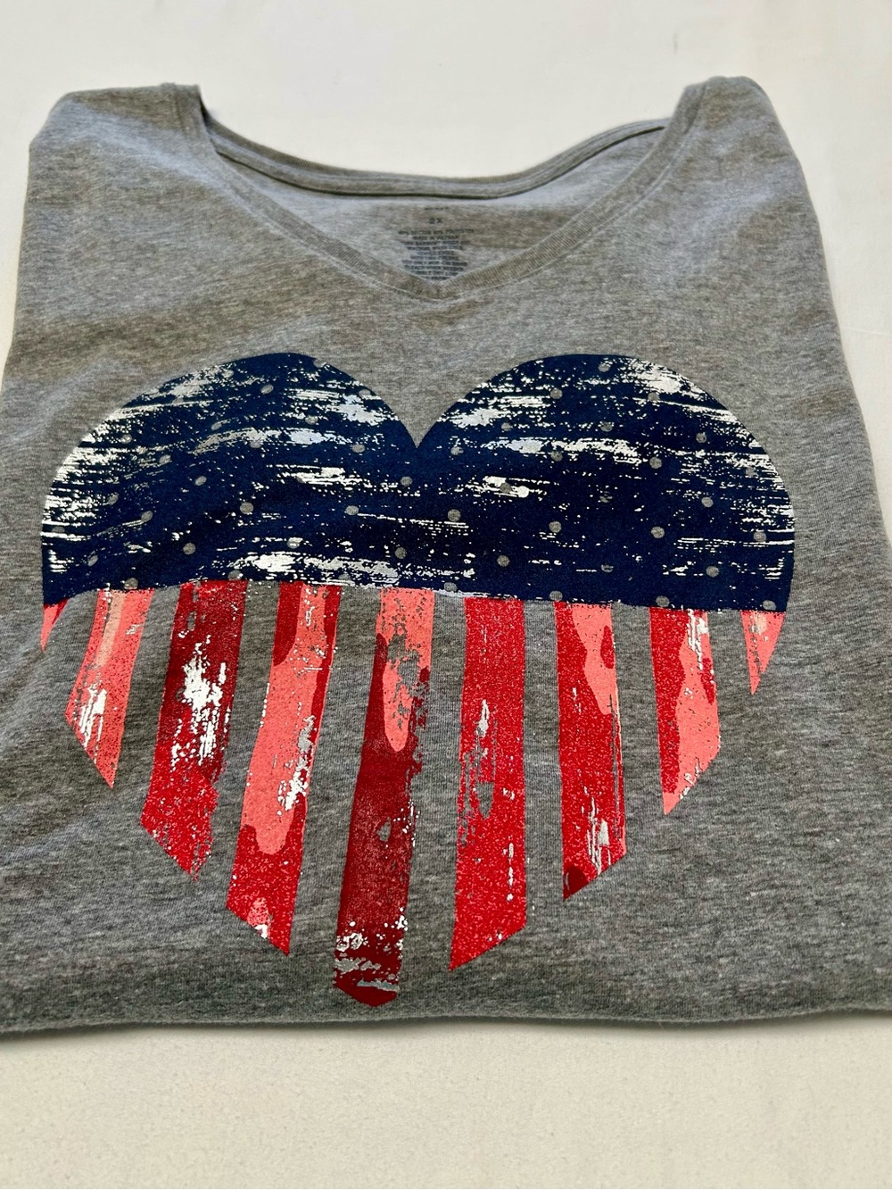 ST JOHN’S BAY PATRIOTIC HEART T-SHIRT, SIZE 2X, GRAY V-NECK T-SHIRT - Picture 6 of 6